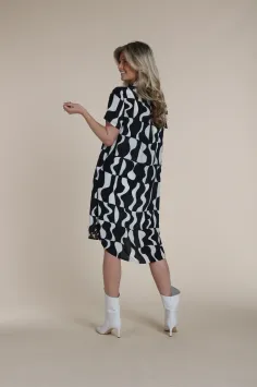 NUKUS Jurk Marloe Dress Doha Print Black White